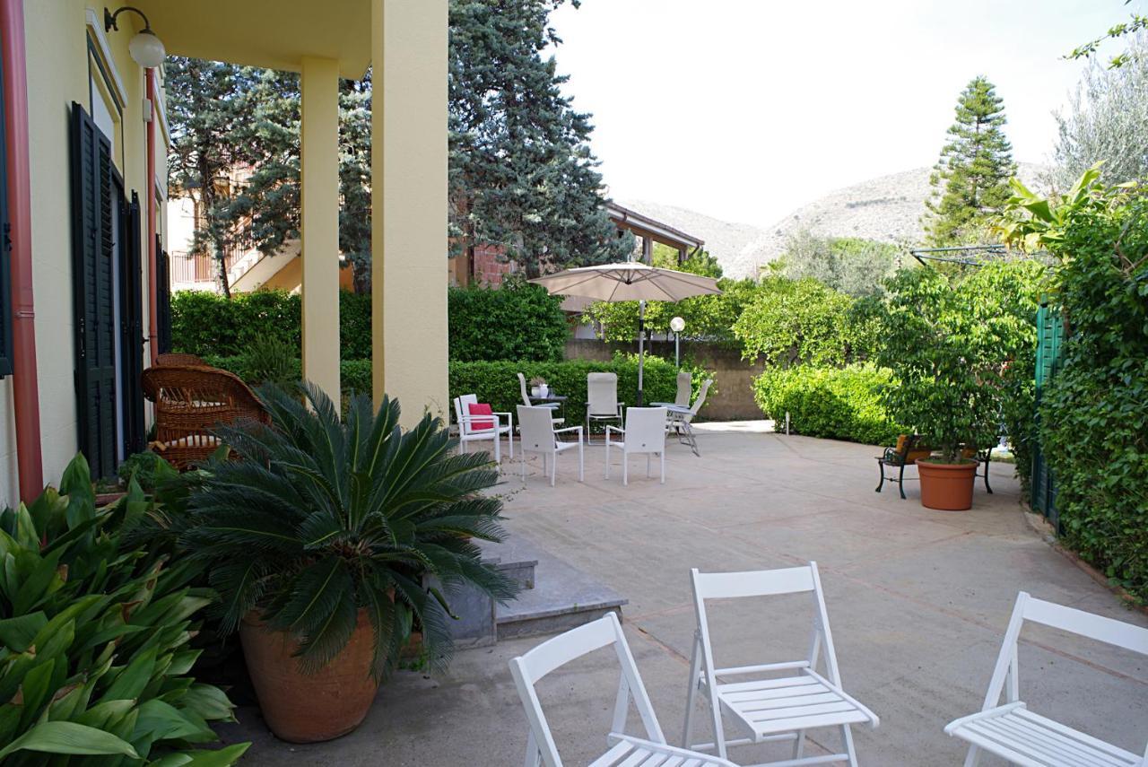 Villa Flores A Mondello By Wonderful Italy Eksteriør billede